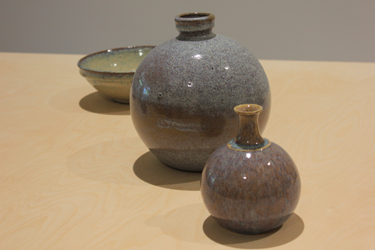 Keramik von Lore Kramer in der Ausstellung des museumangewandtekunst Frankfurt am Main, Foto von Kirsten Kötter