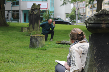 Kirsten Kötter, Site-specific Research: Prinz Gholam, Performance 'Speaking of Pictures' at Lutherplatz, Kassel, 07.06.2017, 15:00